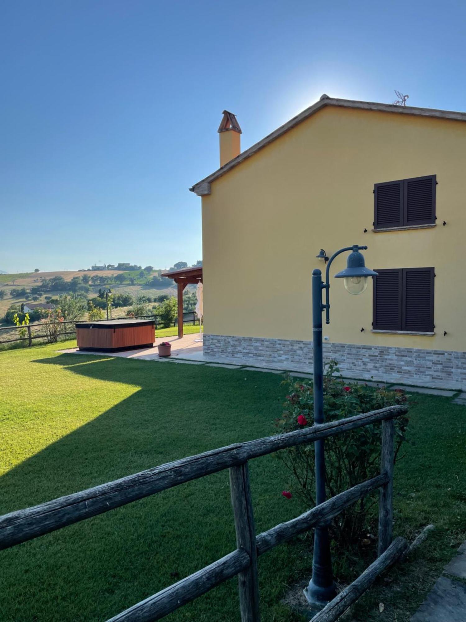Montenovo Country House Ostra Vetere Eksteriør billede
